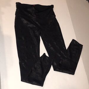 Spanx By Sara Blakely Dark Camo Pattern Leggings | Size L